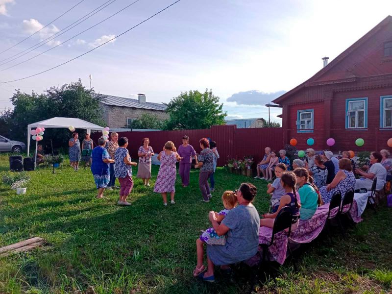 По домашнему тепло и уютно прошёл День Рождения деревни Елизарово в этом году.